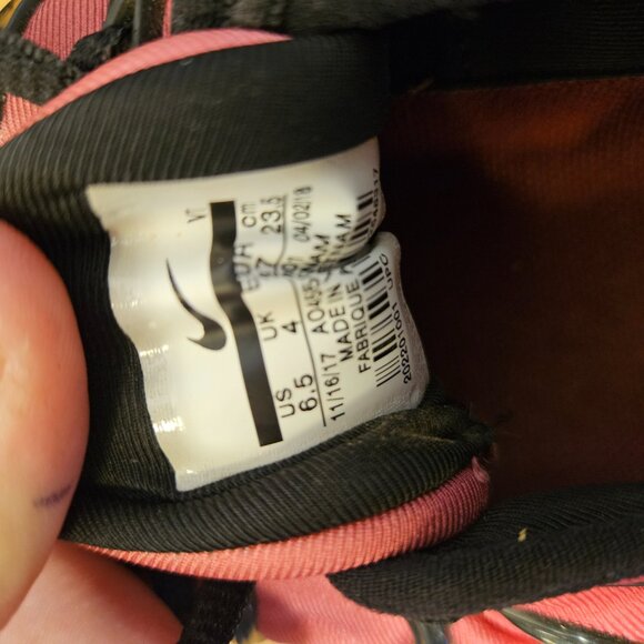 Women's Nike Air Vapormax Plus 326 -- ITEM #1953 - Picture 6 of 6